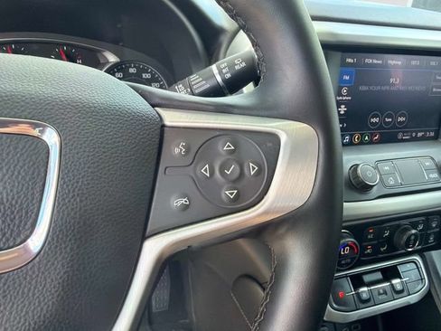 Used 2023 GMC Acadia SLT w/ Preferred Package FWD image 30