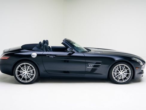 Used 2012 Mercedes-Benz SLS AMG image 17