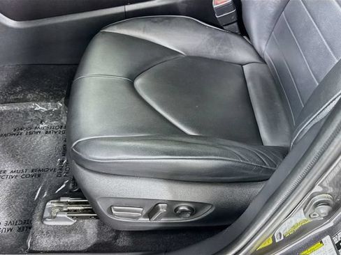 Used 2022 Toyota Highlander XLE FWD image 18
