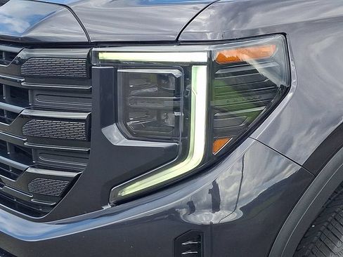 Used 2022 GMC Sierra 1500 Elevation w/ LPO, Elevation Black Package AWD/4WD image 9