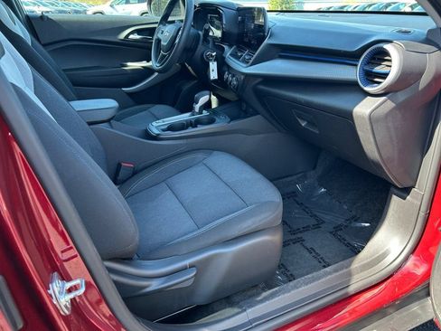 Used 2025 Chevrolet Trax LS FWD image 26