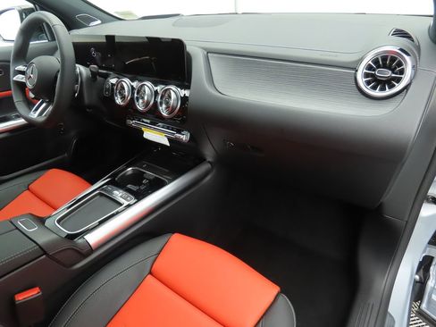 Certified 2025 Mercedes-Benz GLA 35 AMG 4MATIC image 17