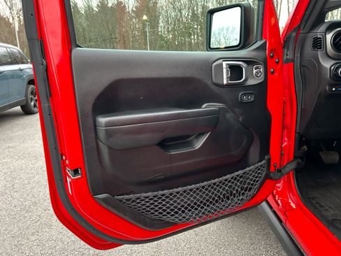 Used 2023 Jeep Wrangler Unlimited w/ Cold Weather Group AWD/4WD image 19