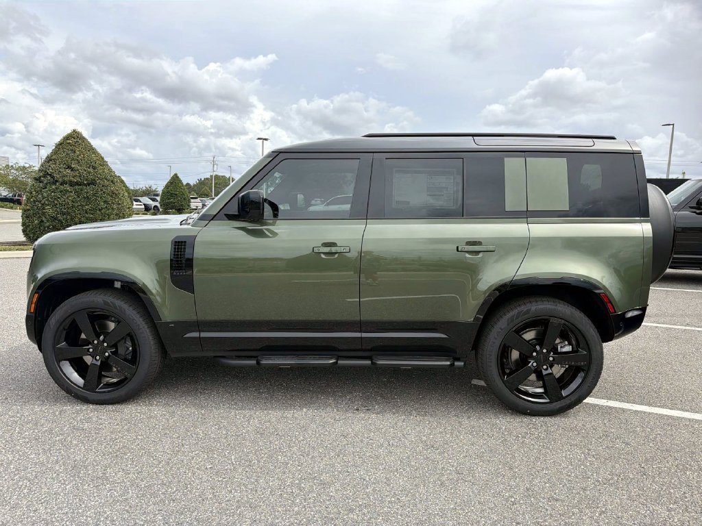 New 2026 Land Rover Defender 110 X-Dynamic SE AWD/4WD image 2