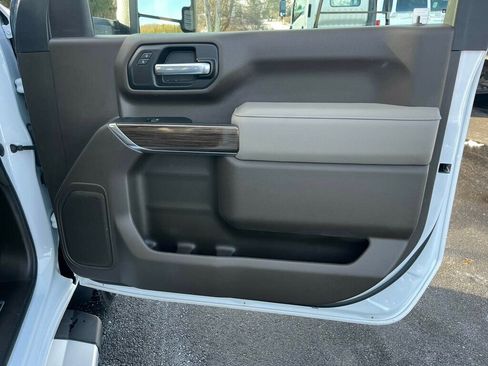 Used 2024 Chevrolet Silverado 2500 LT w/ Z71 Off-Road Package image 52