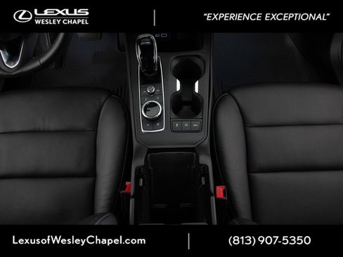 Used 2023 Cadillac XT4 Luxury w/ Cold Weather Package FWD image 18