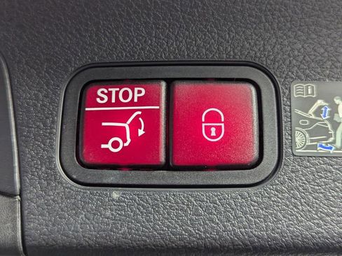 Used 2025 Mercedes-Benz GLS 450 4MATIC image 52