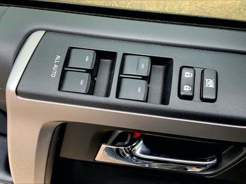 Used 2018 Toyota 4Runner SR5 Premium RWD image 34