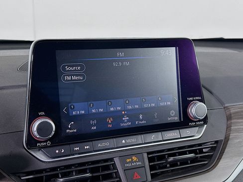 Used 2025 Nissan Altima 2.5 SV FWD image 21