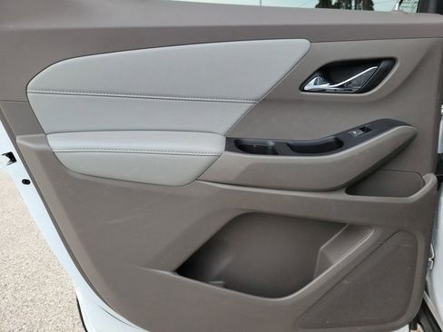 Used 2020 Chevrolet Traverse LT w/ Driver Confidence II Package image 11