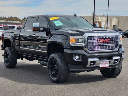 Used 2019 GMC Sierra 2500 Denali w/ Duramax Plus Package image 2