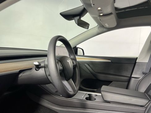 Used 2025 Tesla Model Y Long Range image 25