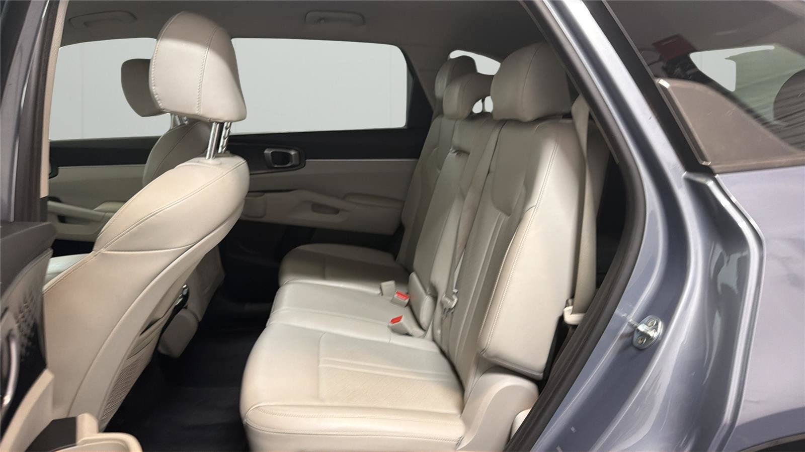 Used 2022 Kia Sorento S FWD image 11