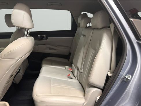 Used 2022 Kia Sorento S FWD image 11