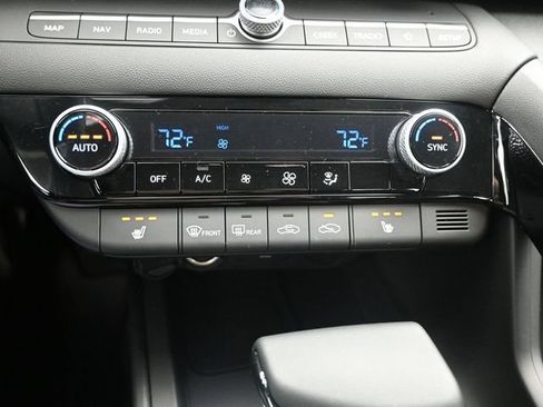Used 2025 Hyundai Elantra Limited w/ Cargo Package FWD image 22