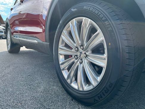 Used 2020 Ford Explorer XLT w/ Equipment Group 202A AWD/4WD image 14