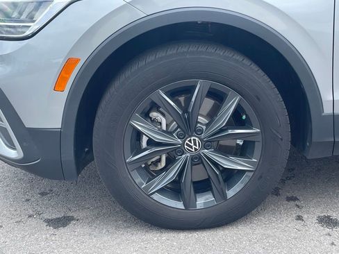 Used 2024 Volkswagen Tiguan SE w/ MDO Package, Two-Row image 31