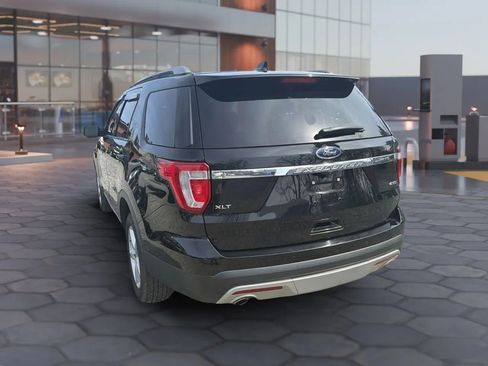 Used 2017 Ford Explorer XLT w/ Equipment Group 202A AWD/4WD image 7