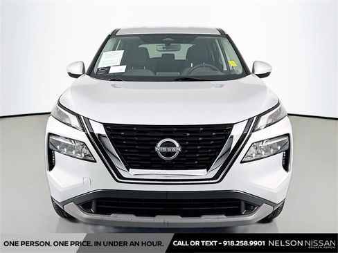 Certified 2023 Nissan Rogue SV image 2