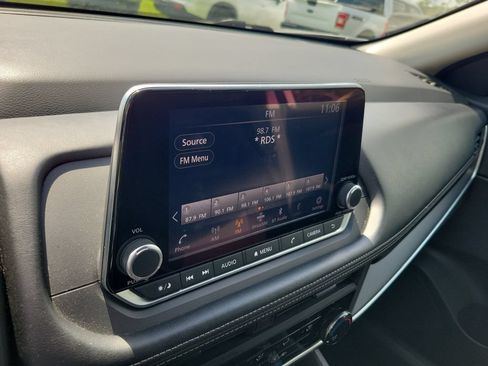 Used 2024 Nissan Rogue S FWD image 29