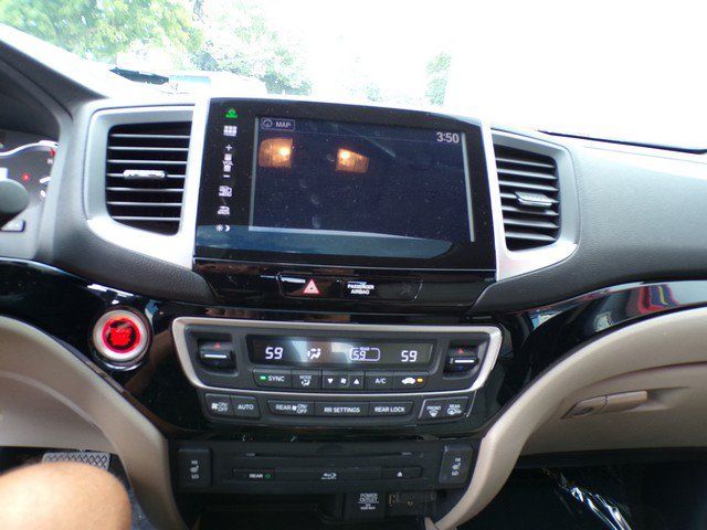 Used 2016 Honda Pilot Touring image 11