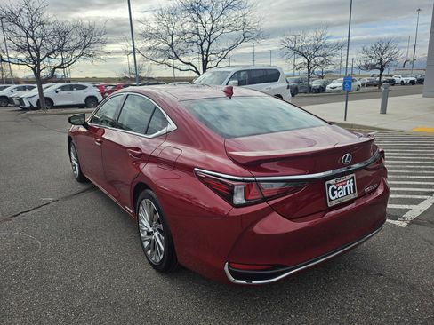 Used 2022 Lexus ES 300h w/ Luxury Package image 5