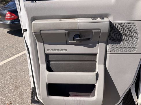 Used 2011 Ford E-250 and Econoline 250 E 250 3dr Cargo Van w/ PWR Group image 9