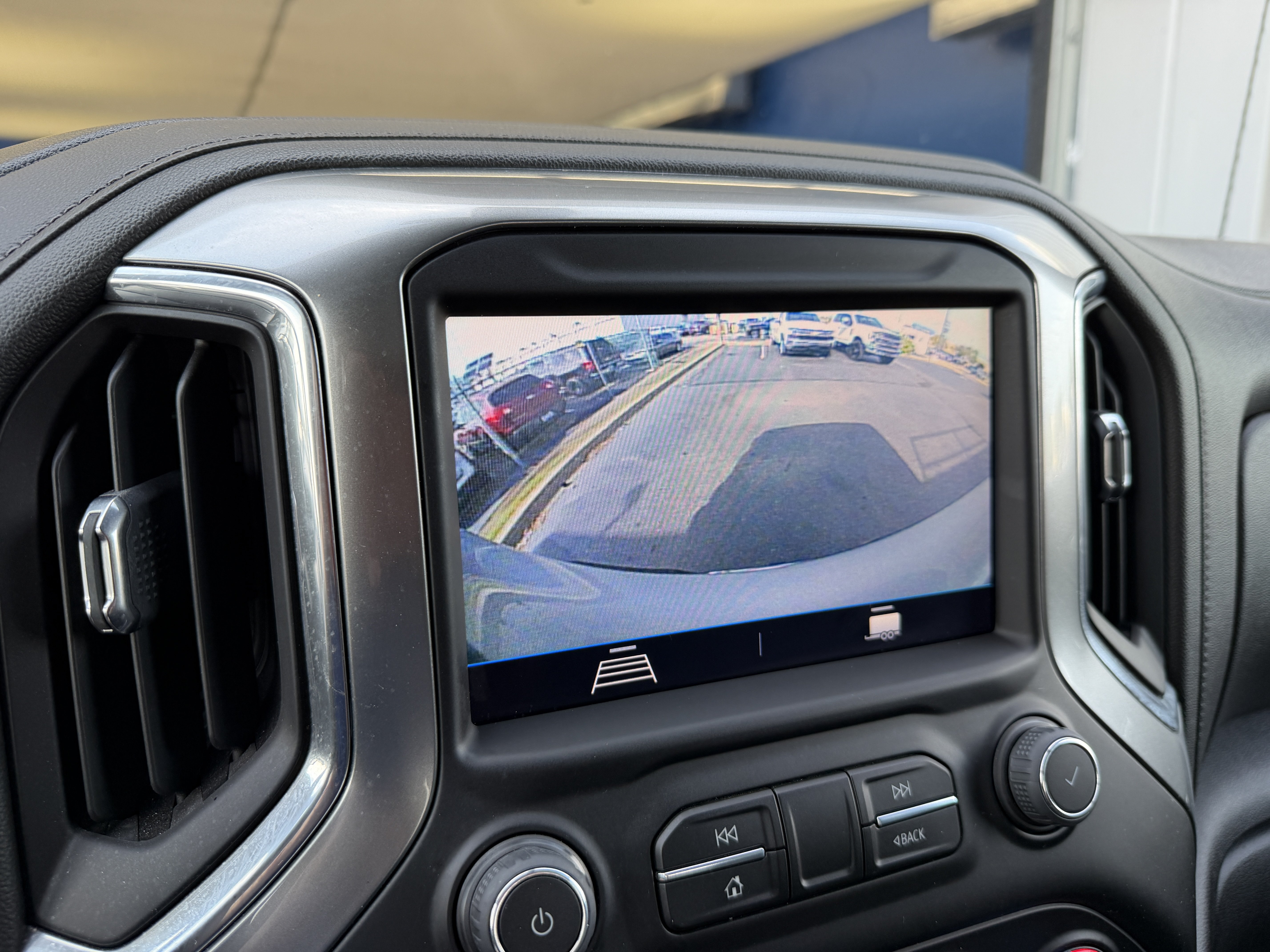 Used 2022 Chevrolet Silverado 1500 LT AWD/4WD image 21