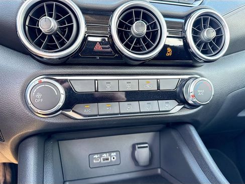 Used 2022 Nissan Sentra SV w/ Trunk Package image 12