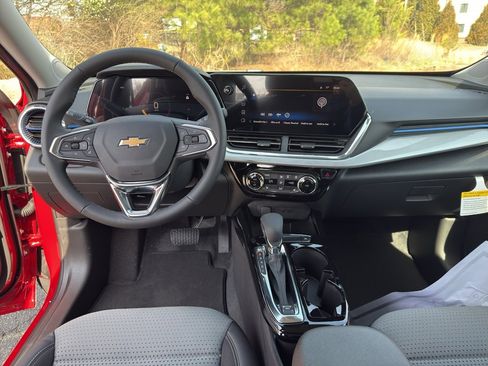 New 2026 Chevrolet Trax LT w/ Driver Confidence Package FWD image 18