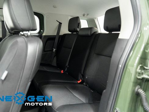 Used 2014 Toyota FJ Cruiser 4WD image 33