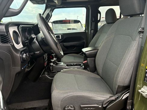 Used 2024 Jeep Wrangler Unlimited AWD/4WD image 13