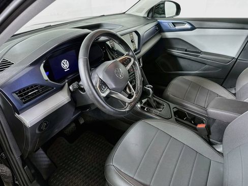 Used 2024 Volkswagen Taos SE FWD image 11