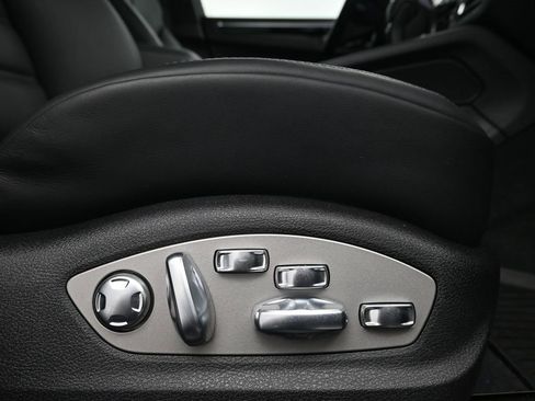 Certified 2026 Porsche Macan image 15