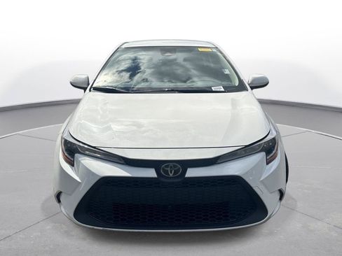 Used 2020 Toyota Corolla LE FWD image 3