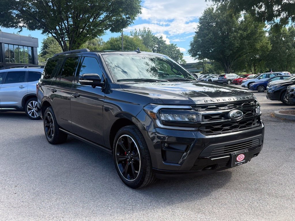 Used 2023 Ford Expedition Limited AWD/4WD image 1