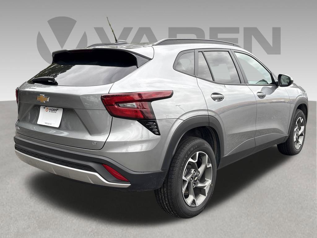 Used 2025 Chevrolet Trax LT FWD image 28