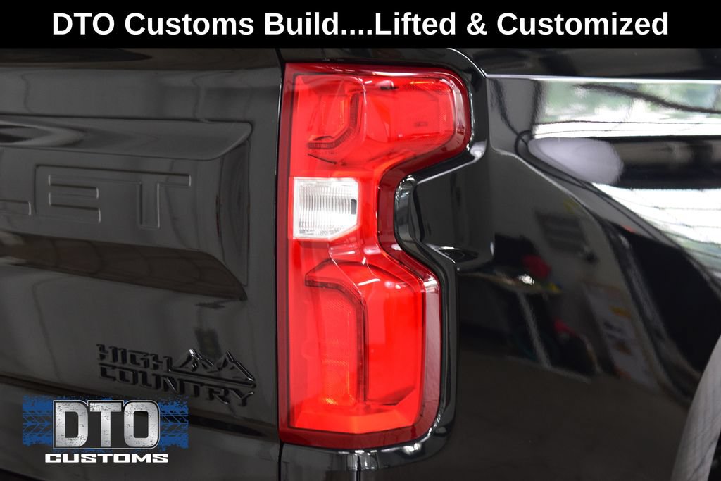 Used 2025 Chevrolet Silverado 1500 High Country w/ Midnight Edition AWD/4WD image 17