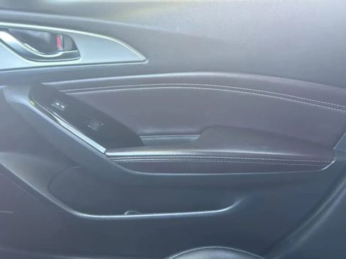 Used 2017 MAZDA MAZDA3 Touring w/ Popular Equipment Package FWD image 18