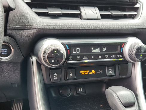 Used 2019 Toyota RAV4 XLE w/ Convenience Package AWD/4WD image 16