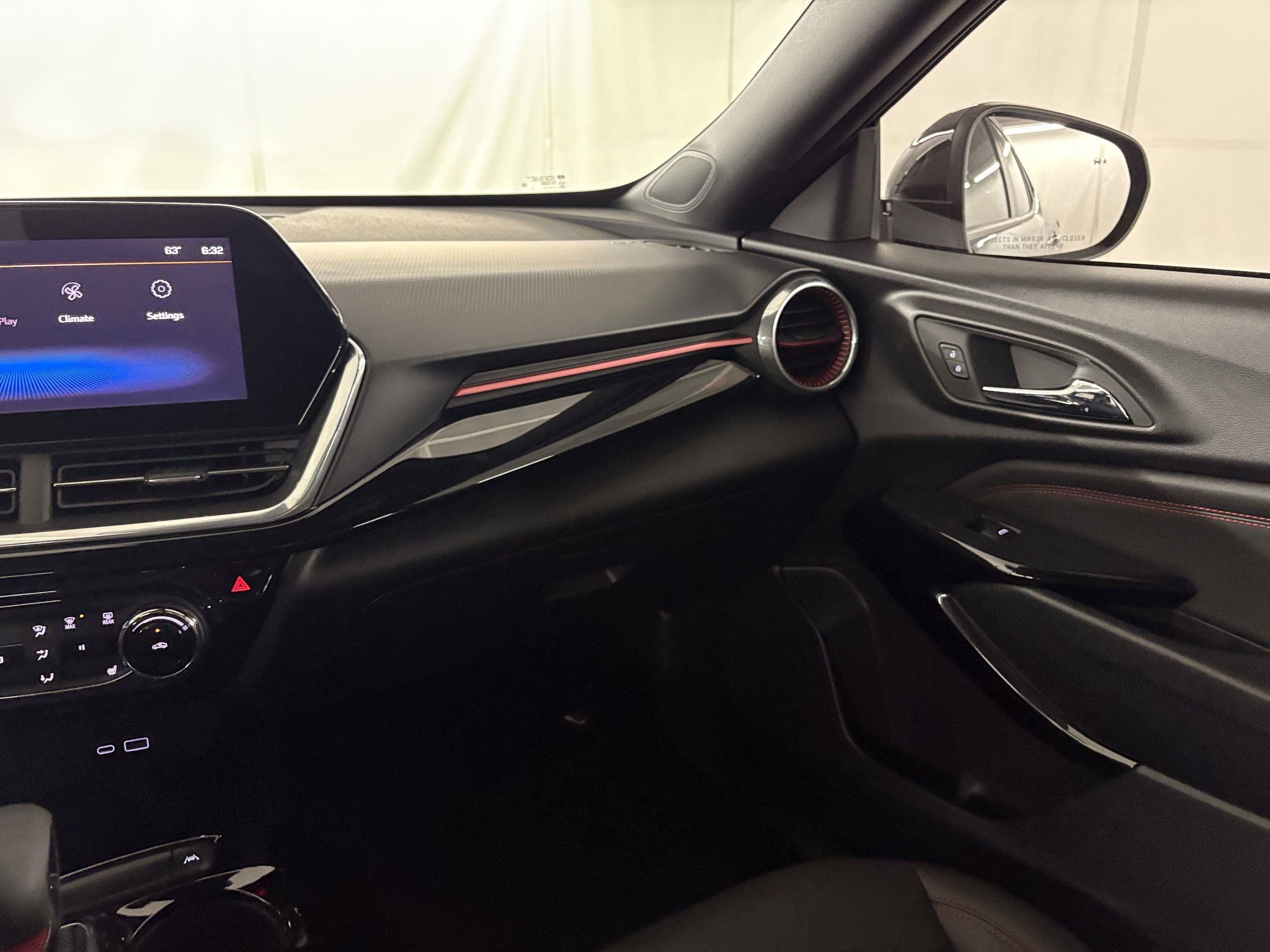 Used 2024 Chevrolet Trax RS w/ Driver Confidence Package FWD image 30