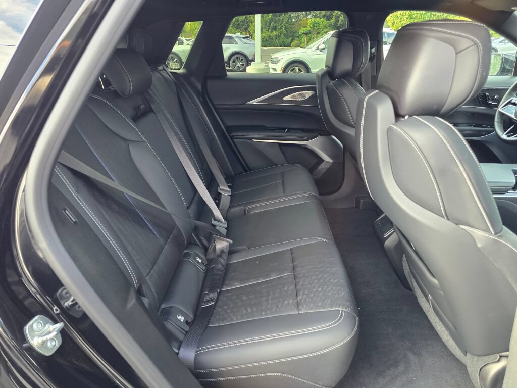 Used 2024 Cadillac Lyriq Sport AWD/4WD image 24