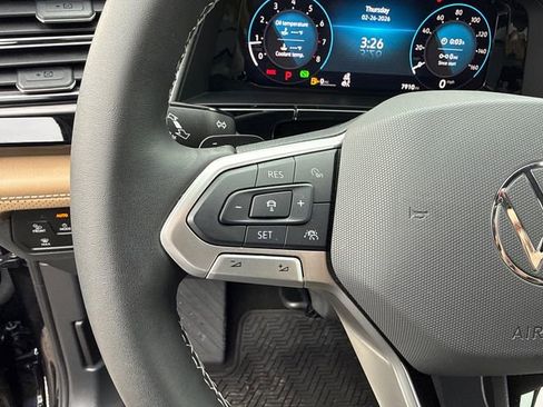 Used 2024 Volkswagen Atlas Cross Sport SE w/ Panoramic Sunroof Package image 15