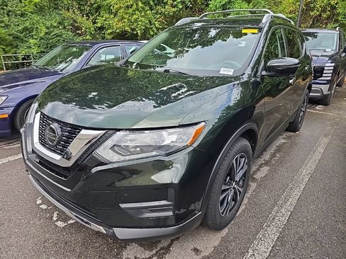 Used 2020 Nissan Rogue SV w/ Premium Package FWD image 1