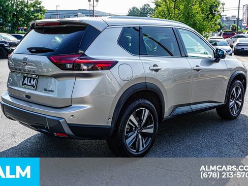Used 2024 Nissan Rogue SL AWD/4WD image 6