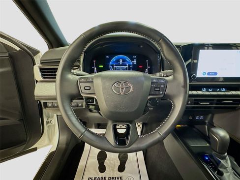 Used 2026 Toyota Camry SE FWD image 11