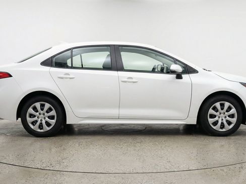 Used 2025 Toyota Corolla LE FWD image 11