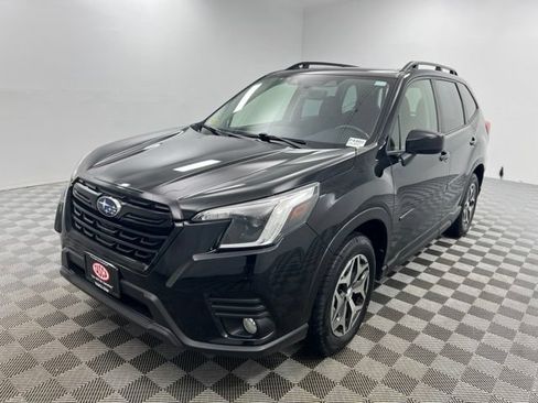 Used 2023 Subaru Forester Premium AWD/4WD image 2