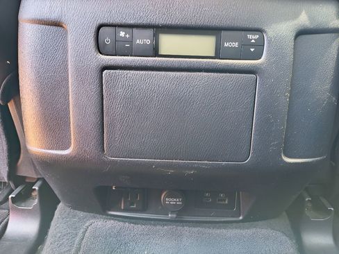 Used 2021 Nissan Armada SL w/ Captain's Chairs Package RWD image 29