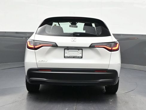 Used 2023 Honda HR-V LX image 4